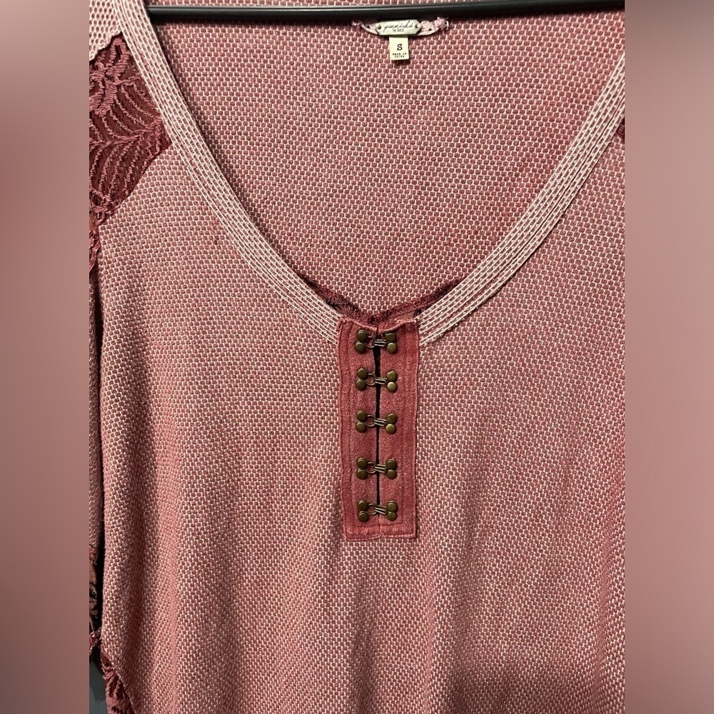 Gimmicks by BKE blouse for women size: S - Picture 2 of 7